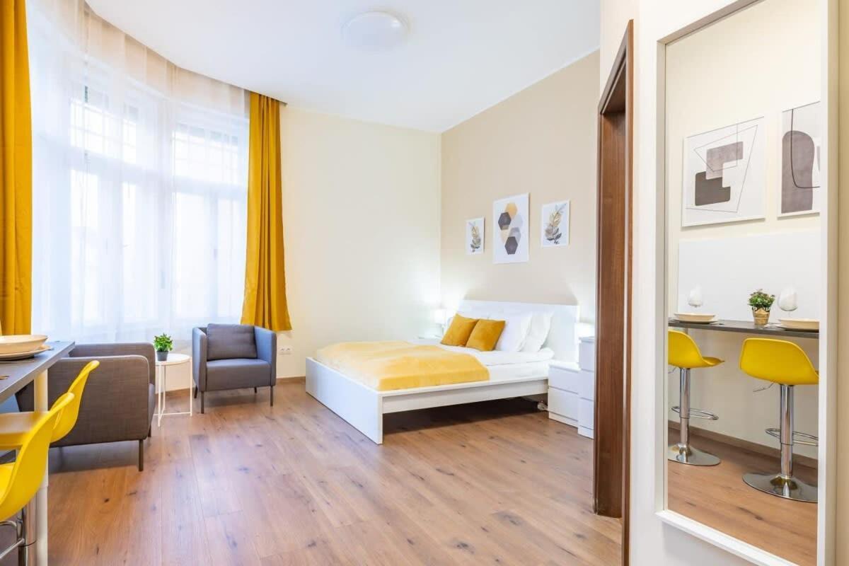 Super Central New Studio Budapest Eksteriør billede