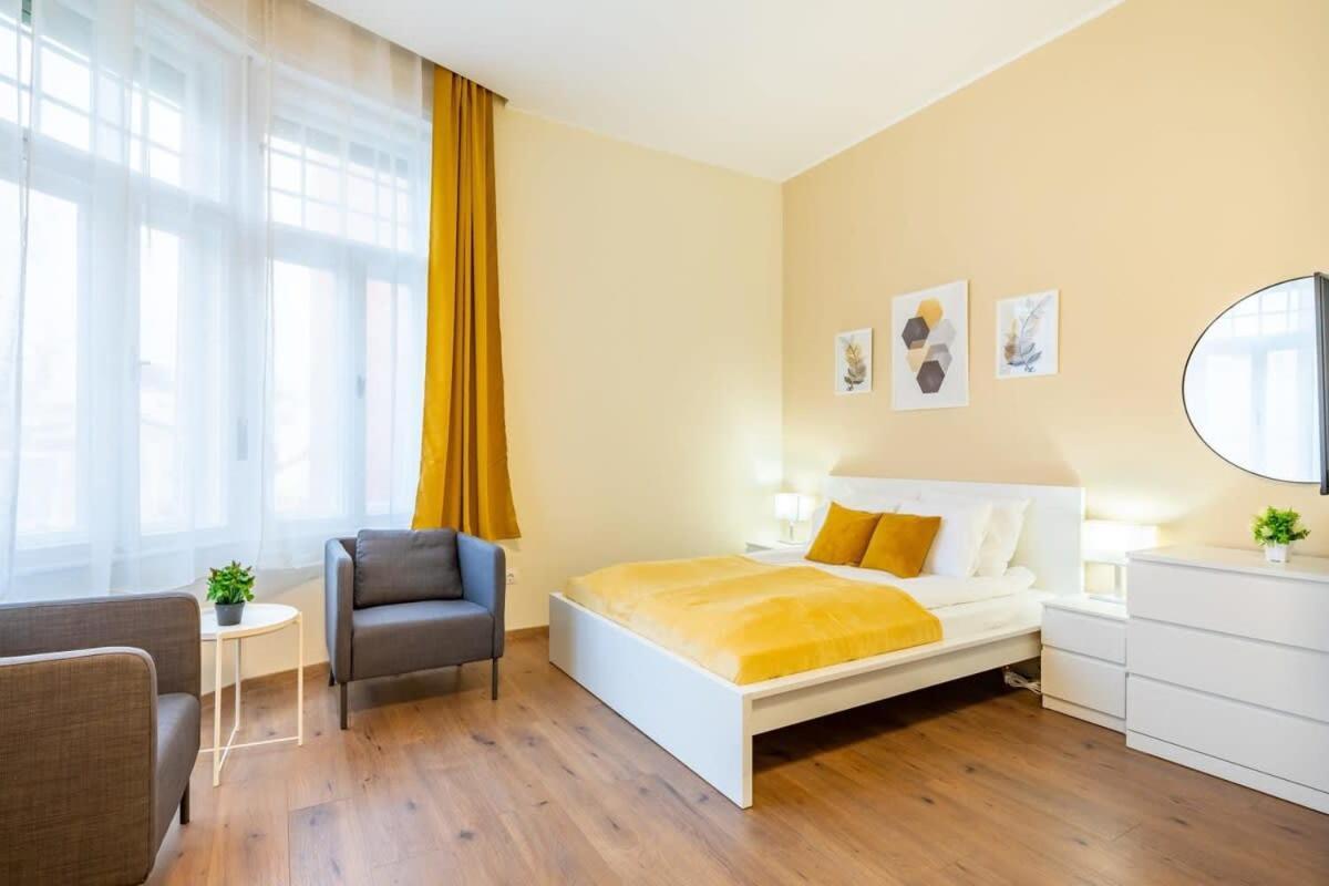Super Central New Studio Budapest Eksteriør billede