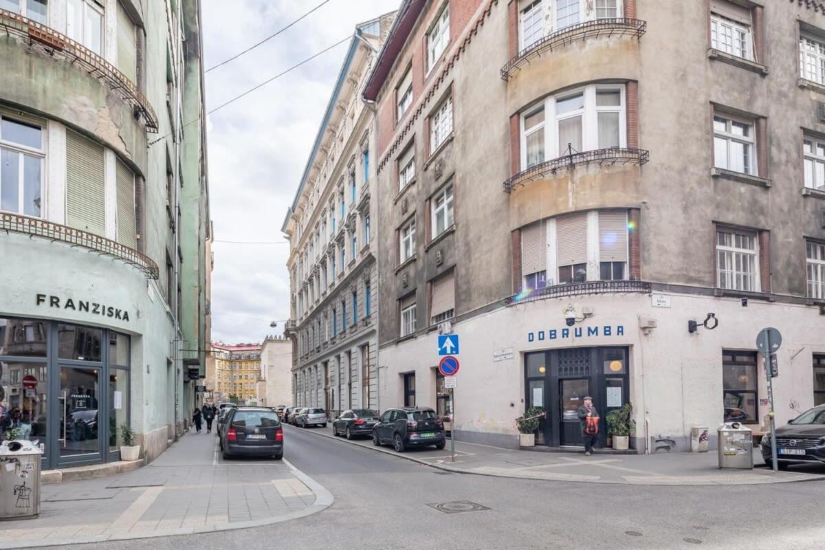 Super Central New Studio Budapest Eksteriør billede