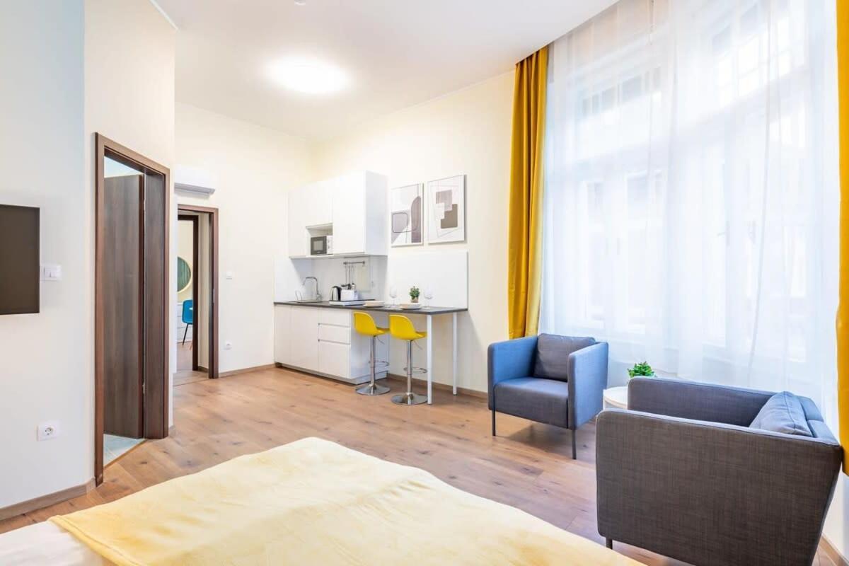 Super Central New Studio Budapest Eksteriør billede