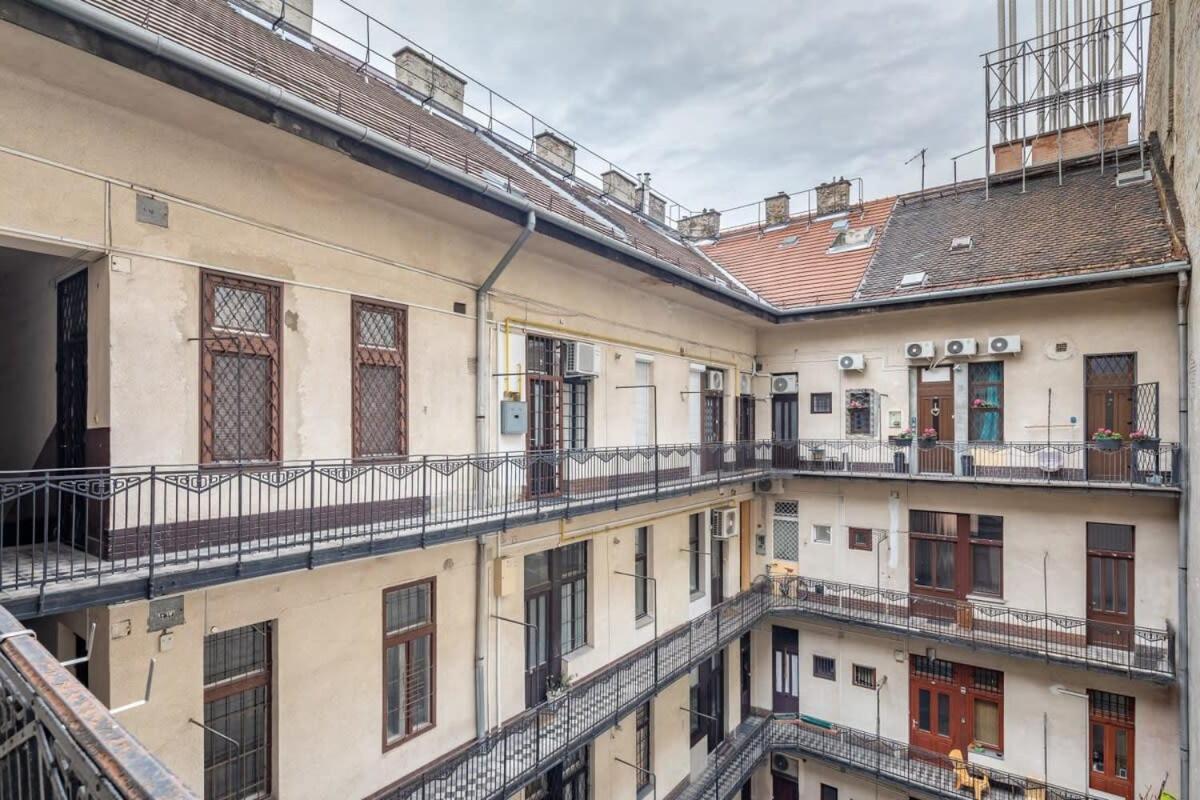 Super Central New Studio Budapest Eksteriør billede